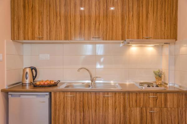 Girene Apartments يميناريا الغرفة الصورة